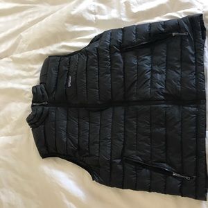 Men’s Patagonia down vest